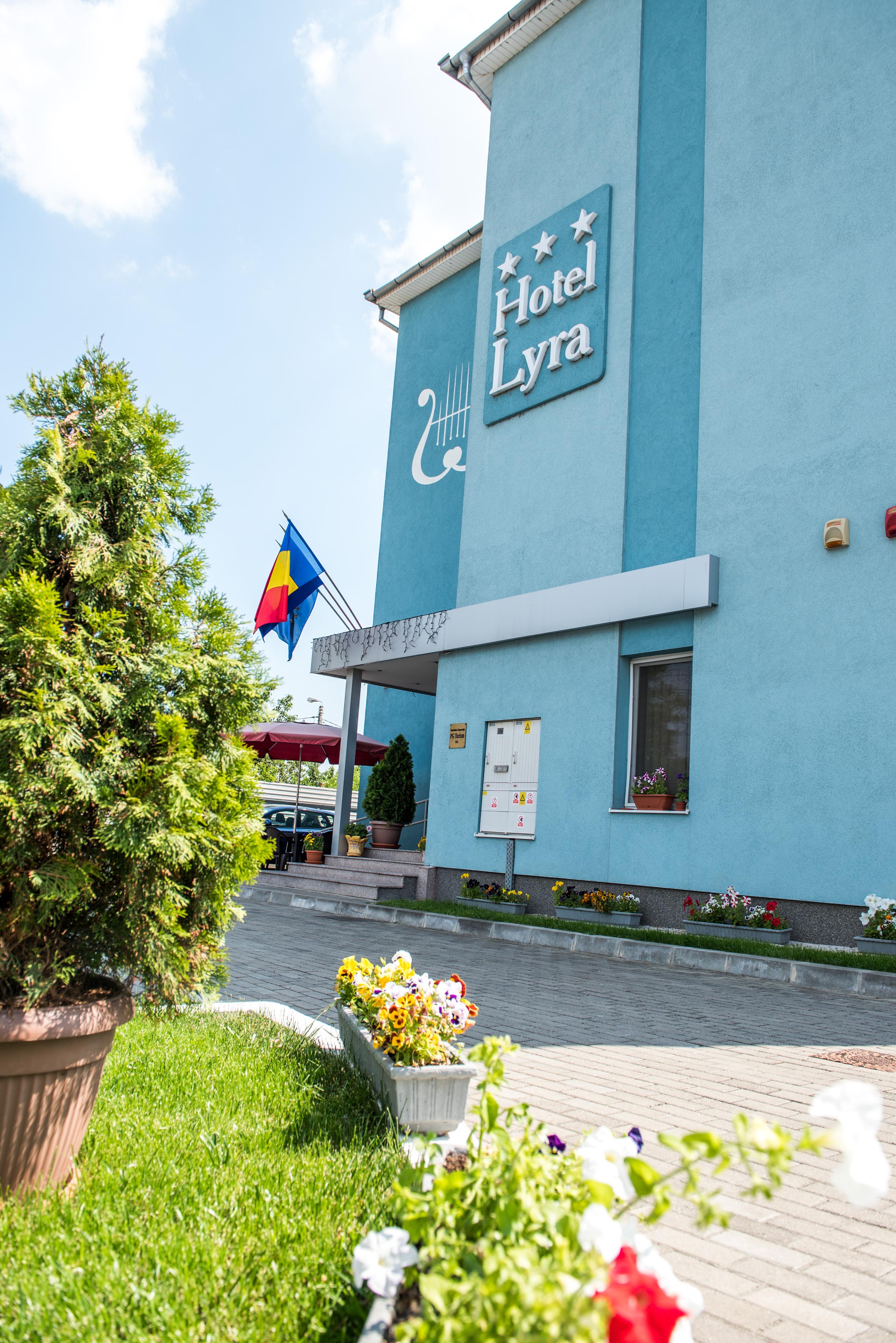 Hotel Lyra Орадя Экстерьер фото